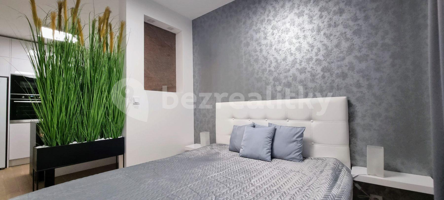 Pronájem bytu 2+1 63 m², Sokolovská, Praha, Praha