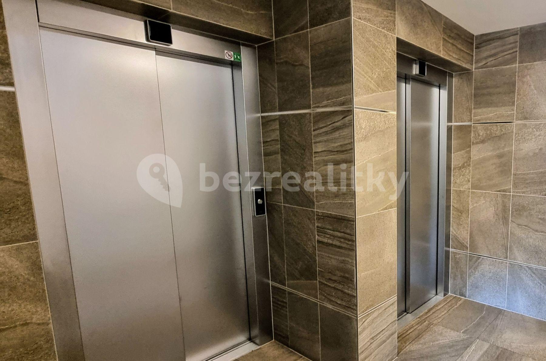 Pronájem bytu 2+1 63 m², Sokolovská, Praha, Praha