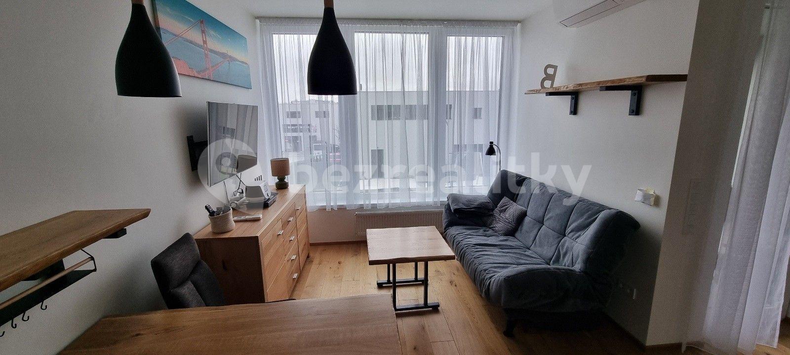 Pronájem bytu 1+kk 38 m², Kostelecká, Praha, Praha