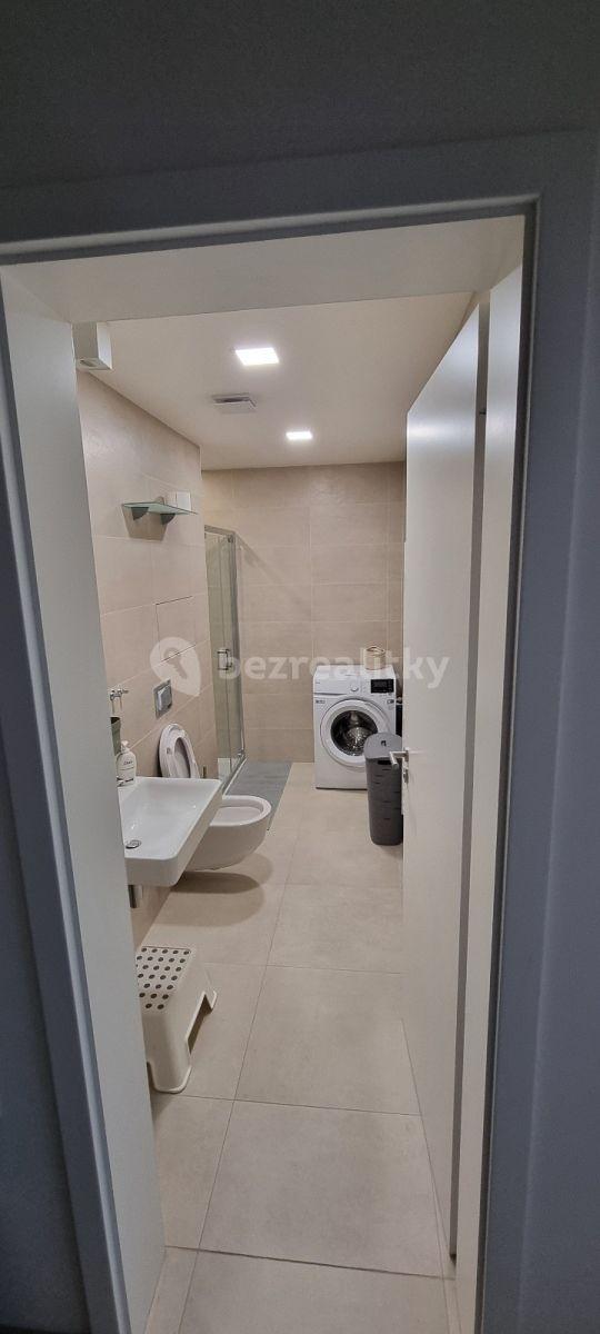 Pronájem bytu 1+kk 38 m², Kostelecká, Praha, Praha