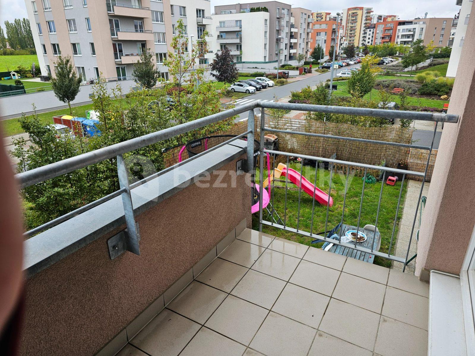 Pronájem bytu 1+kk 30 m², Hlučkova, Praha, Praha