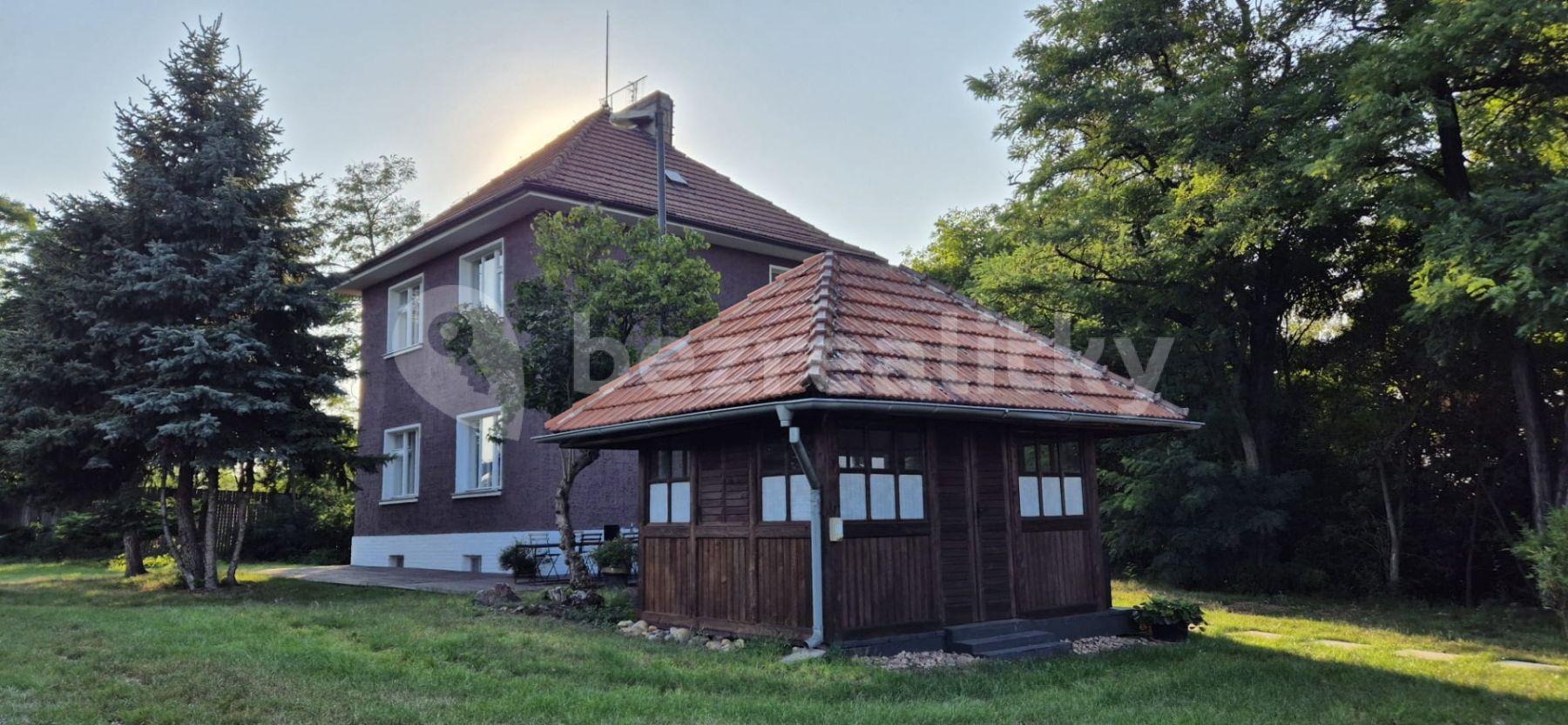 Prodej domu 1.200 m², pozemek 14.600 m², Velvary, Středočeský kraj