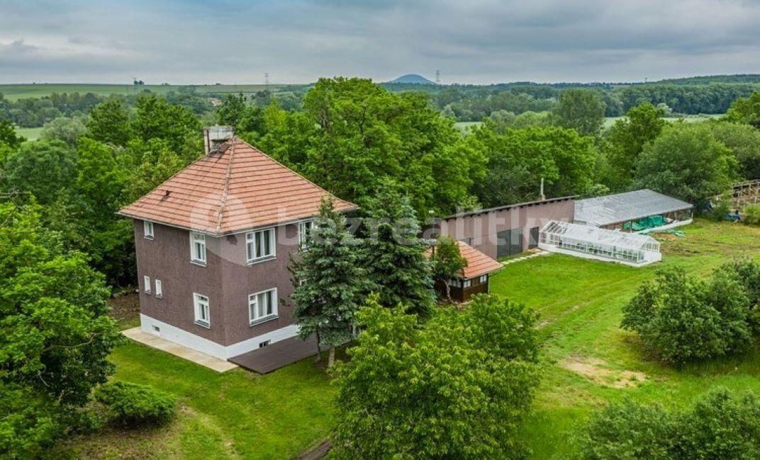 Prodej domu 1.200 m², pozemek 14.600 m², Velvary, Středočeský kraj