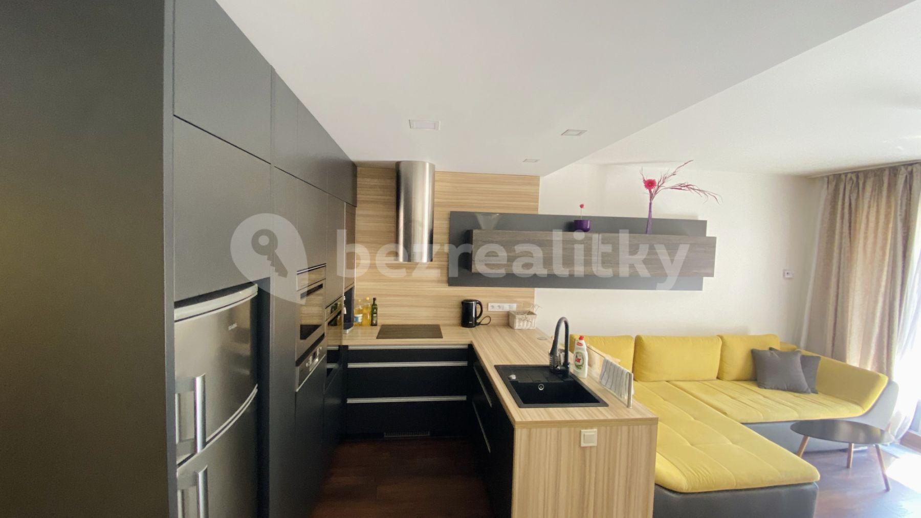 Pronájem bytu 2+1 59 m², Mojmírova, Praha, Praha