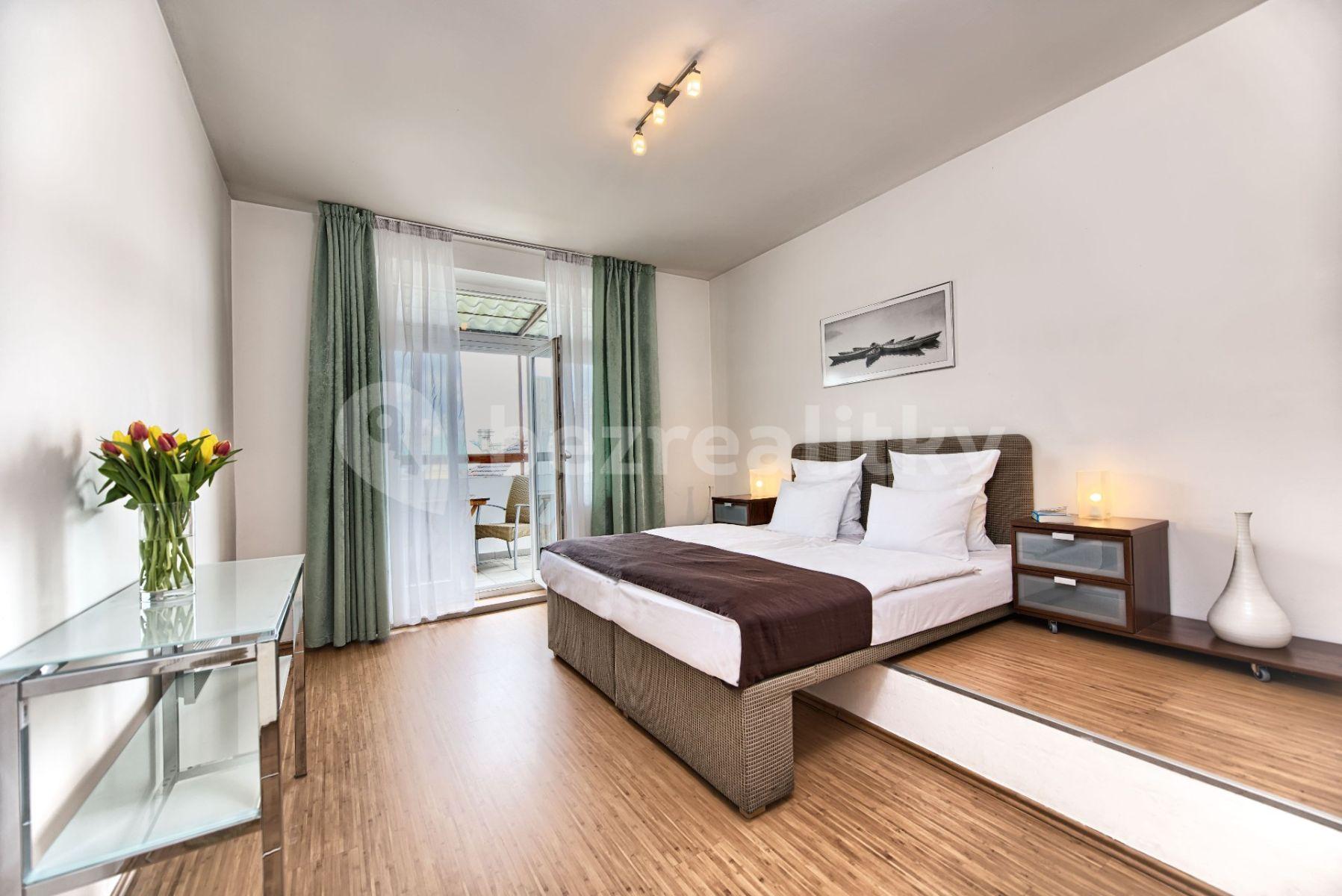 Pronájem bytu 2+kk 55 m², Ostrovní, Praha, Praha