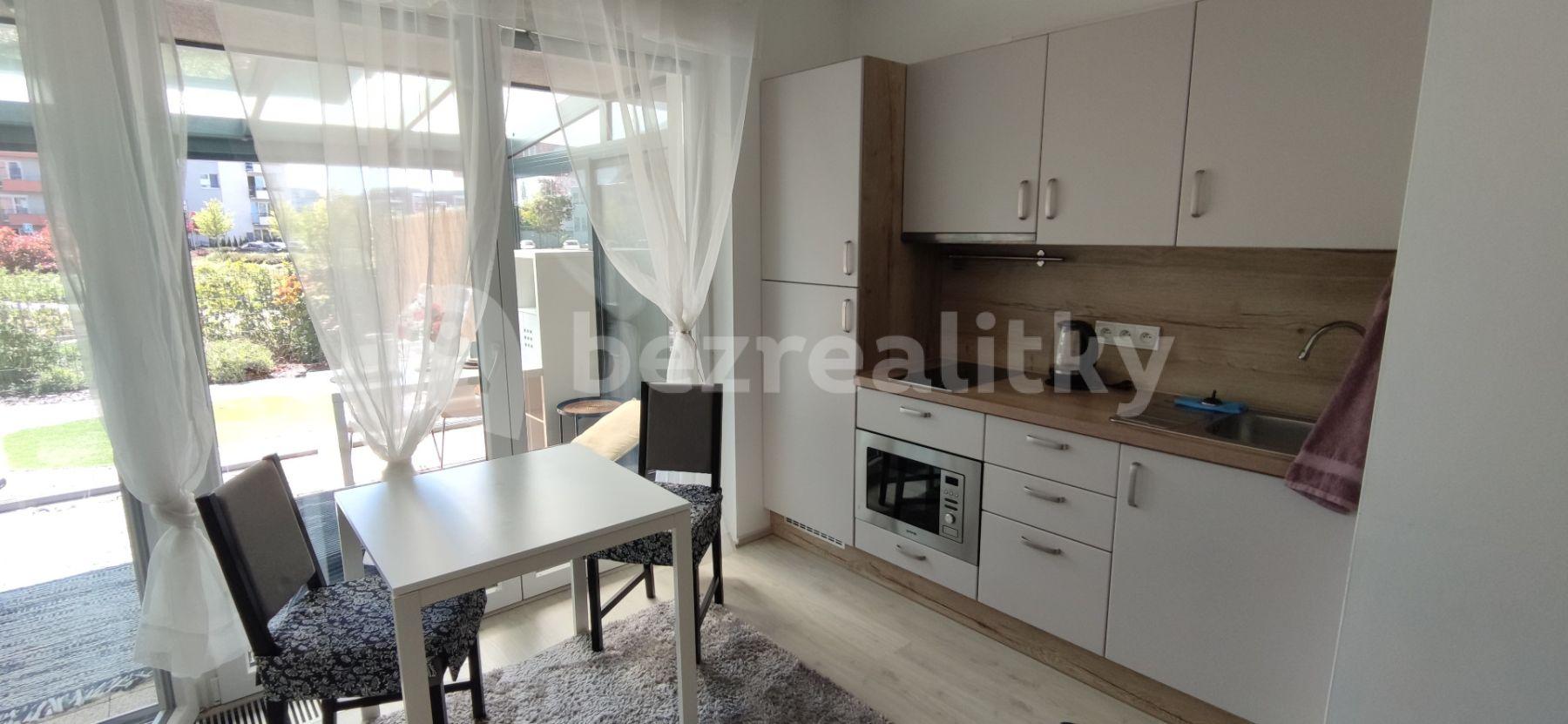 Prodej bytu 1+kk 30 m², Hlučkova, Praha, Praha