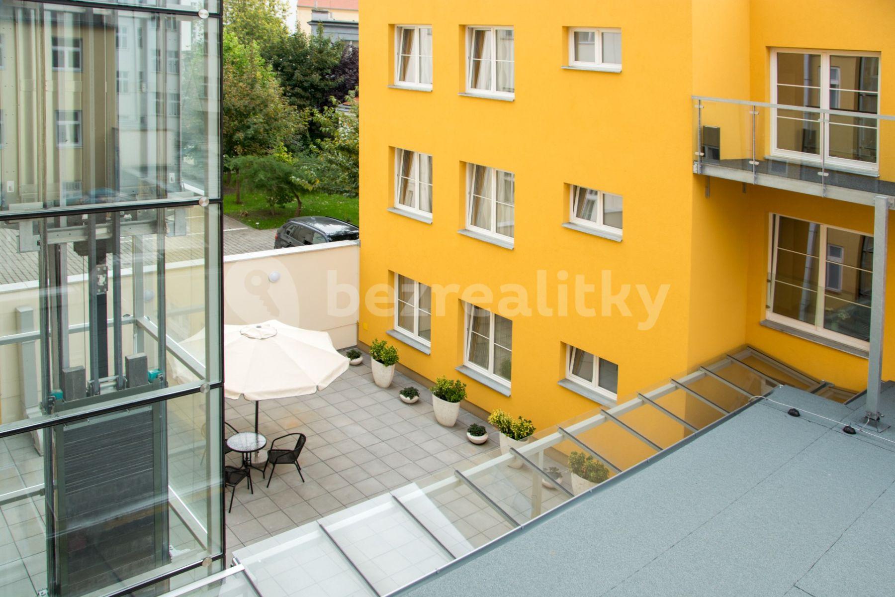 Pronájem bytu 1+kk 30 m², Roháčova, Praha, Praha