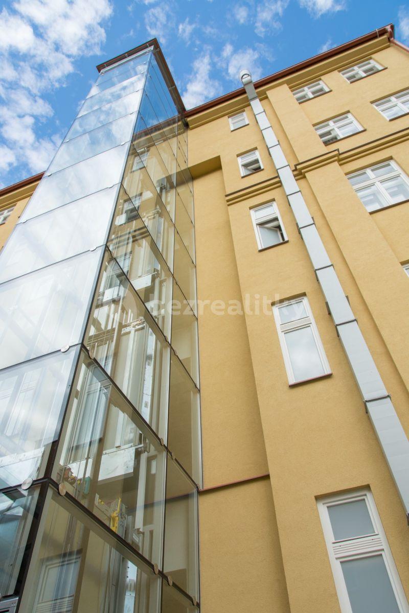 Pronájem bytu 1+1 35 m², Roháčova, Praha, Praha