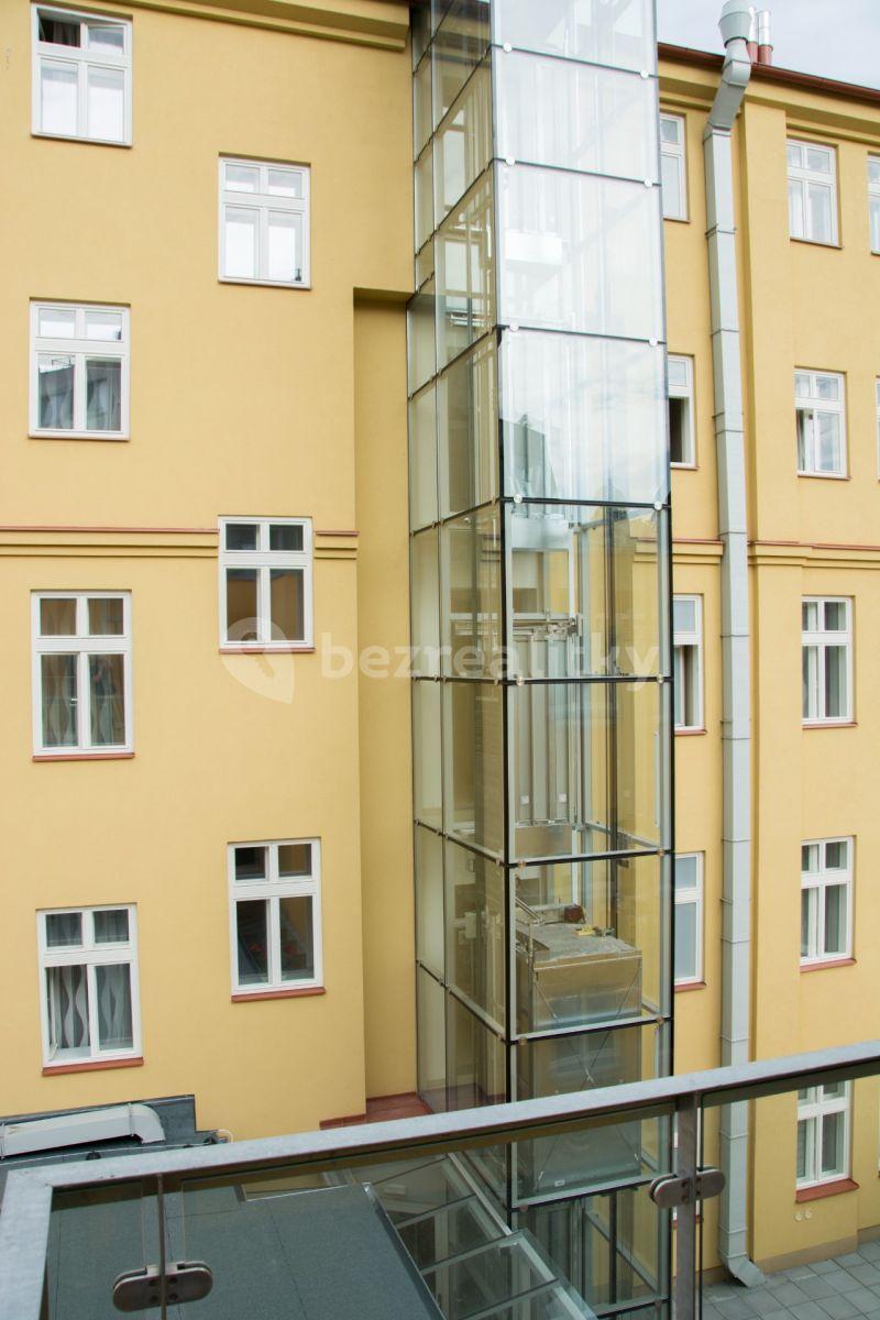 Pronájem bytu 1+1 35 m², Roháčova, Praha, Praha