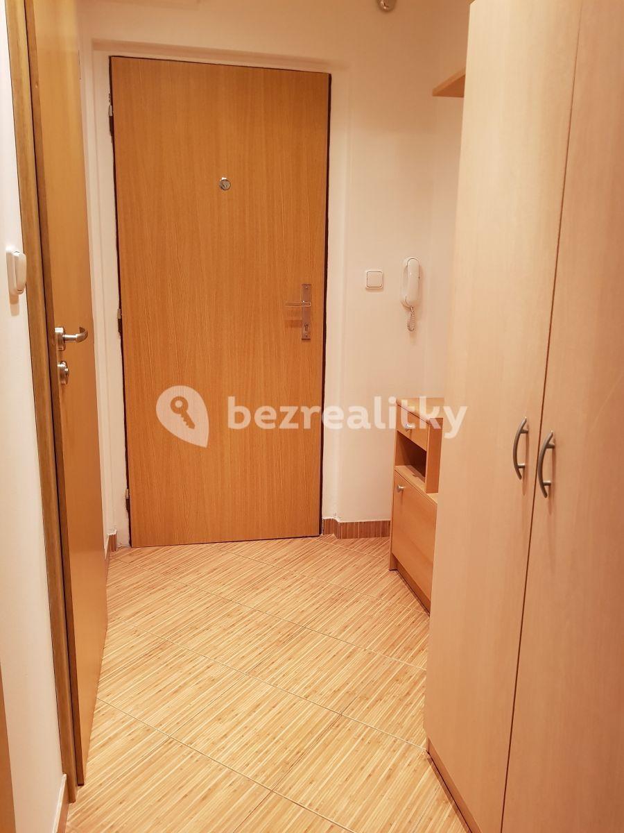 Pronájem bytu 1+kk 35 m², Místecká, Praha, Praha