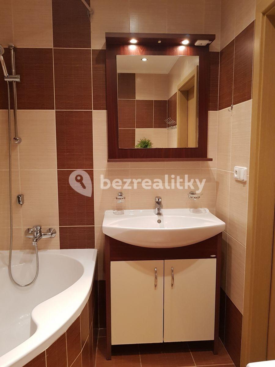 Pronájem bytu 1+kk 35 m², Místecká, Praha, Praha