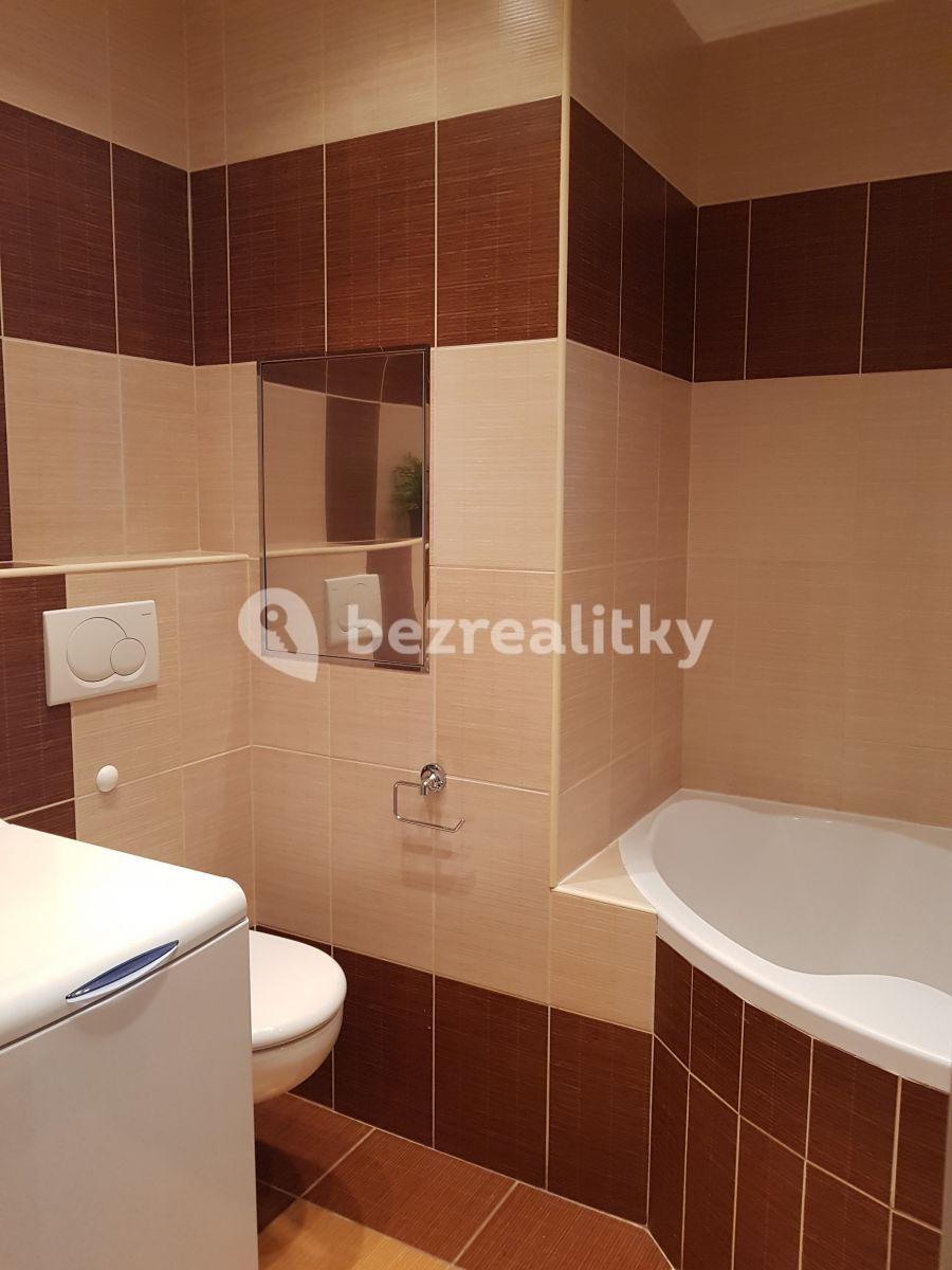 Pronájem bytu 1+kk 35 m², Místecká, Praha, Praha