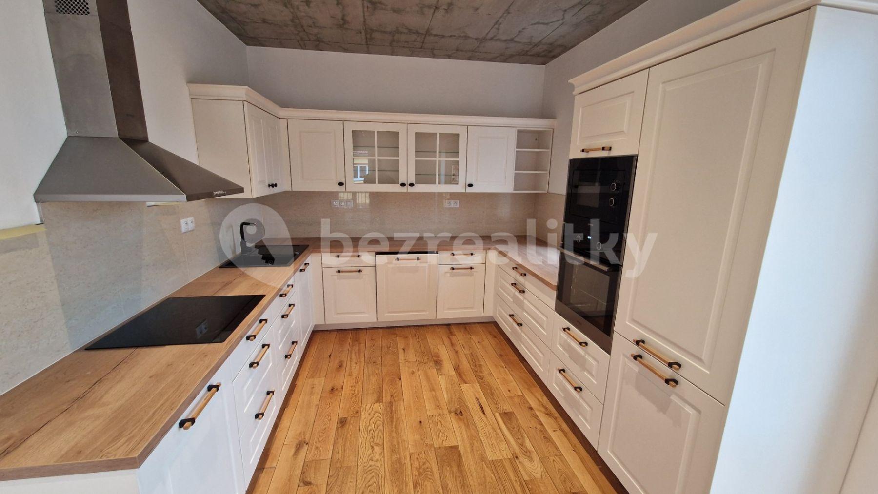 Pronájem bytu 3+kk 77 m², nám. Míru, Březová, Karlovarský kraj