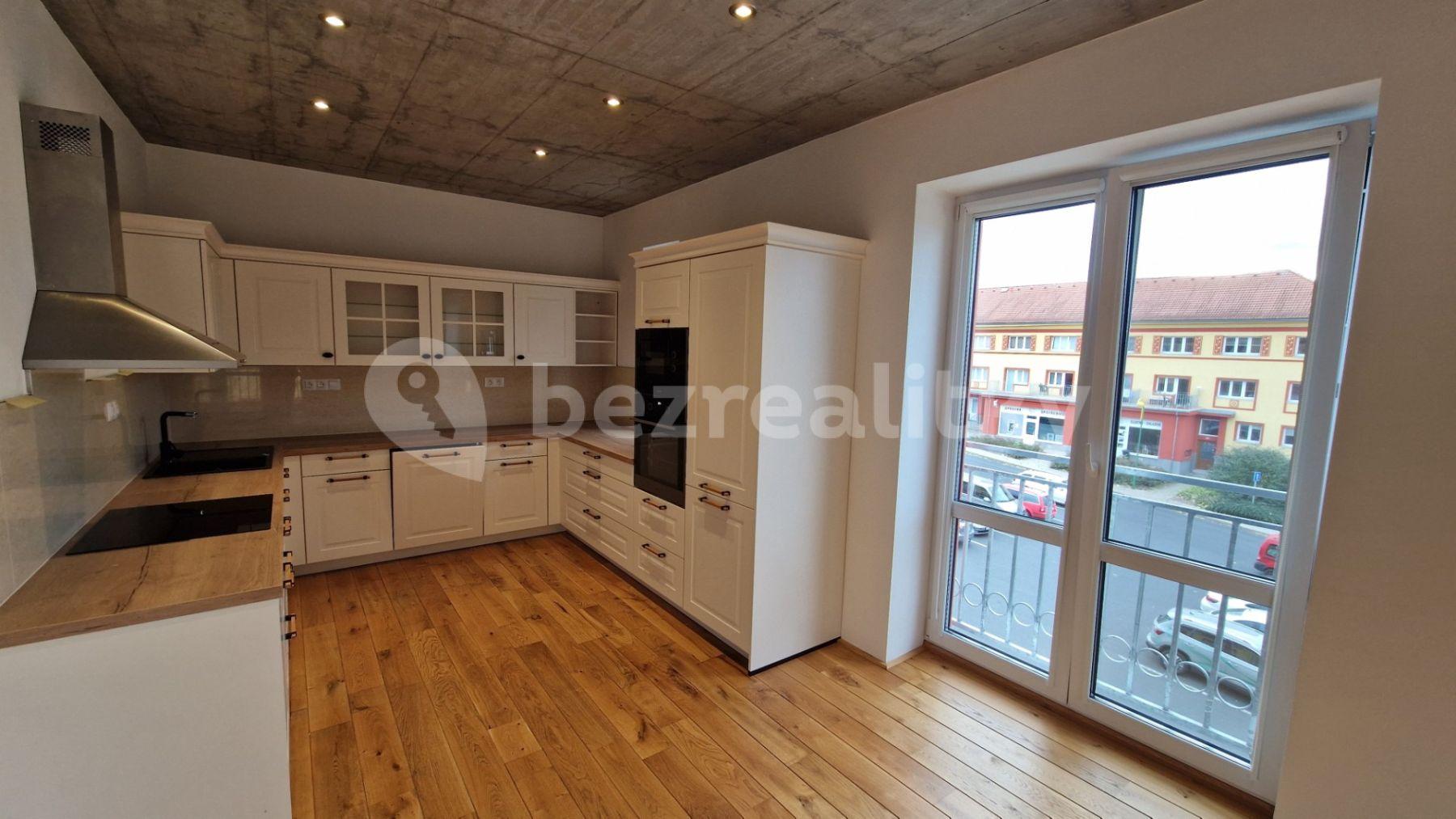 Pronájem bytu 3+kk 77 m², nám. Míru, Březová, Karlovarský kraj