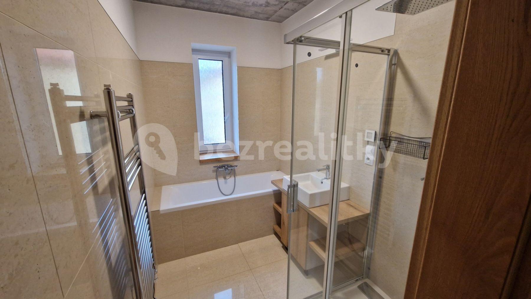 Pronájem bytu 3+kk 77 m², nám. Míru, Březová, Karlovarský kraj