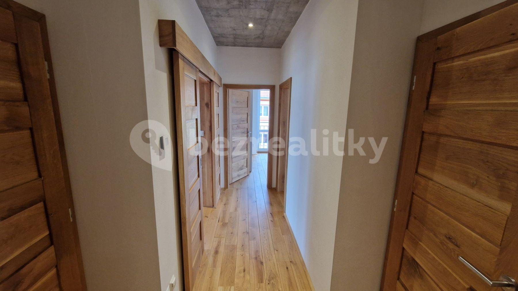 Pronájem bytu 3+kk 77 m², nám. Míru, Březová, Karlovarský kraj