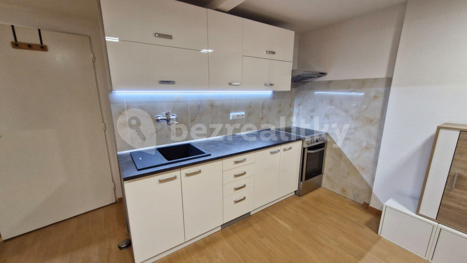 Pronájem bytu  37 m², Vrchlického, Praha, Praha