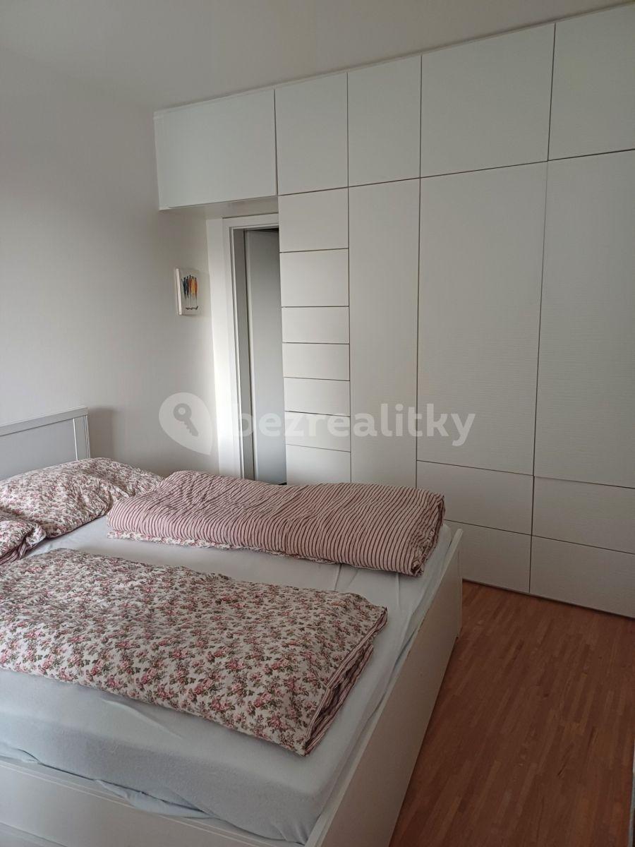 Pronájem bytu 2+kk 40 m², U Libeňského pivovaru, Praha, Praha