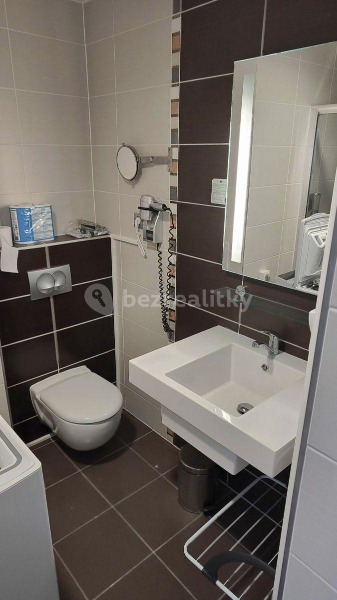 Pronájem bytu 1+kk 22 m², Suchdolské náměstí, Praha, Praha