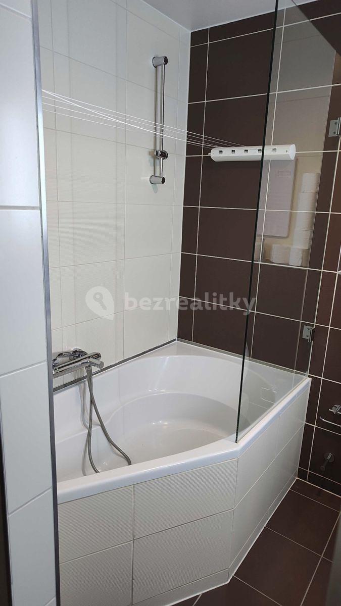 Pronájem bytu 1+kk 22 m², Suchdolské náměstí, Praha, Praha