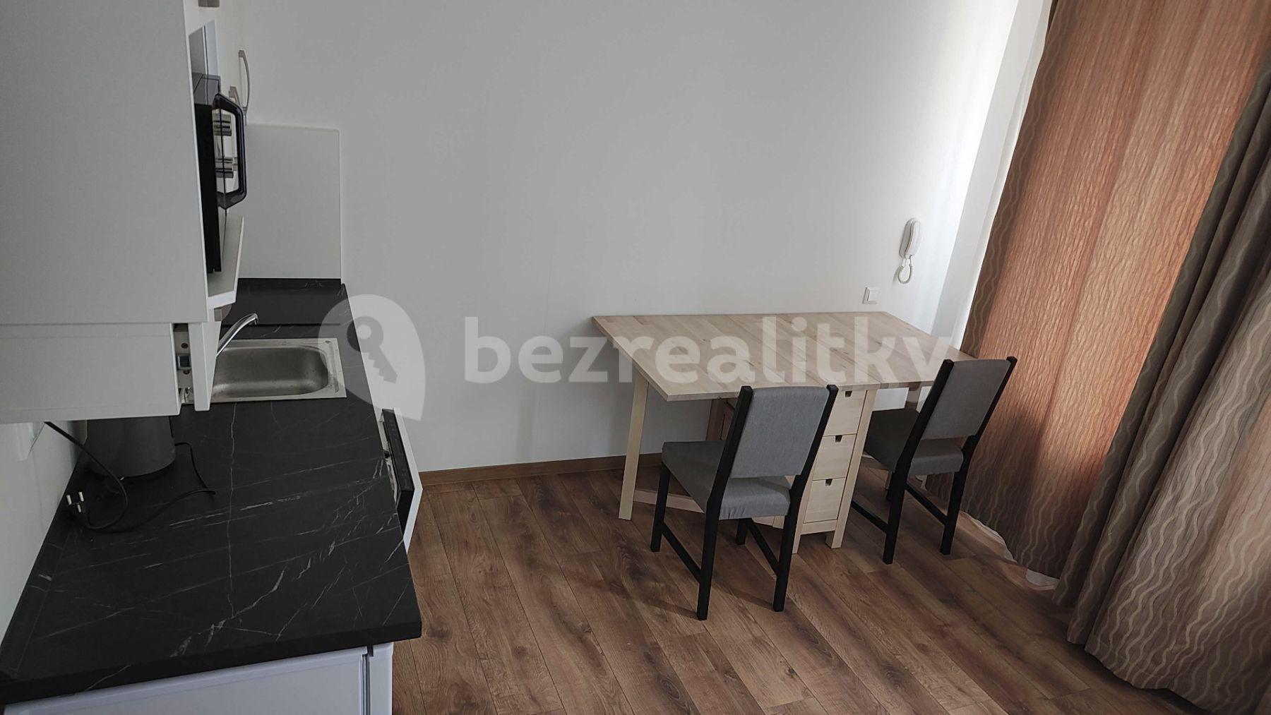 Pronájem bytu 1+kk 22 m², Suchdolské náměstí, Praha, Praha