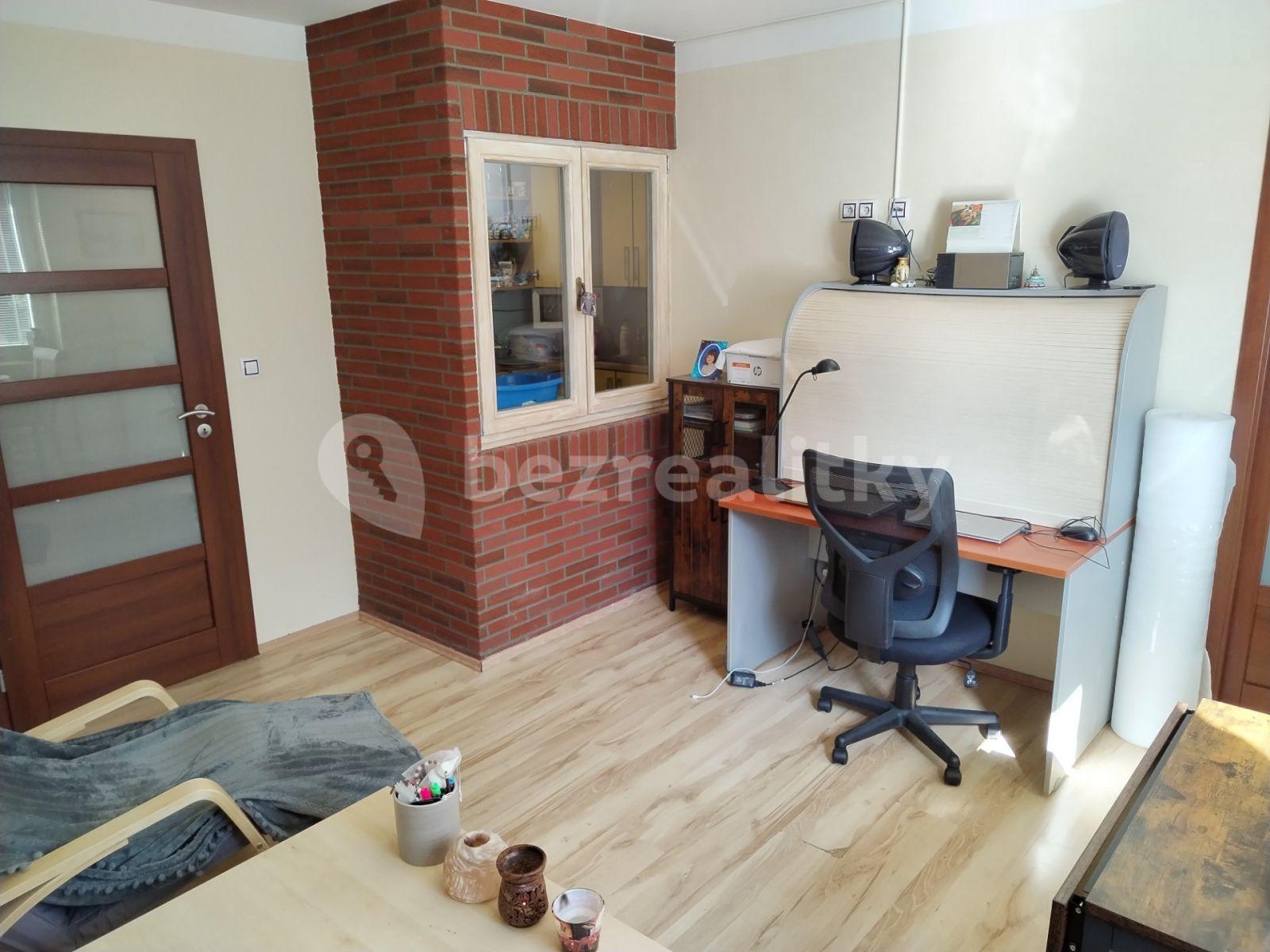 Pronájem bytu 2+1 40 m², Na Hranicích, Praha, Praha