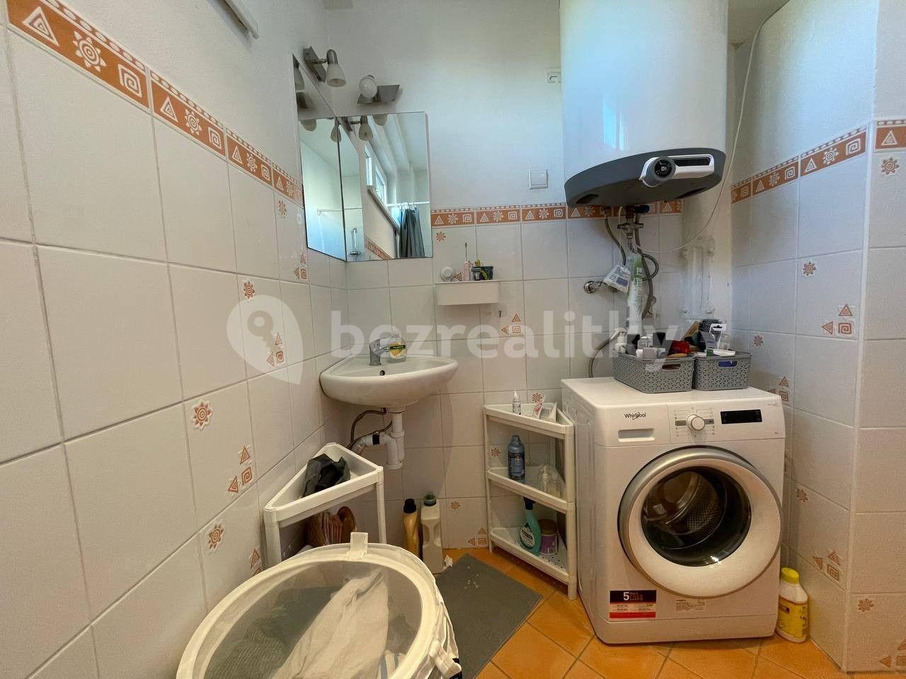 Pronájem bytu 2+kk 35 m², Osadní, Praha, Praha