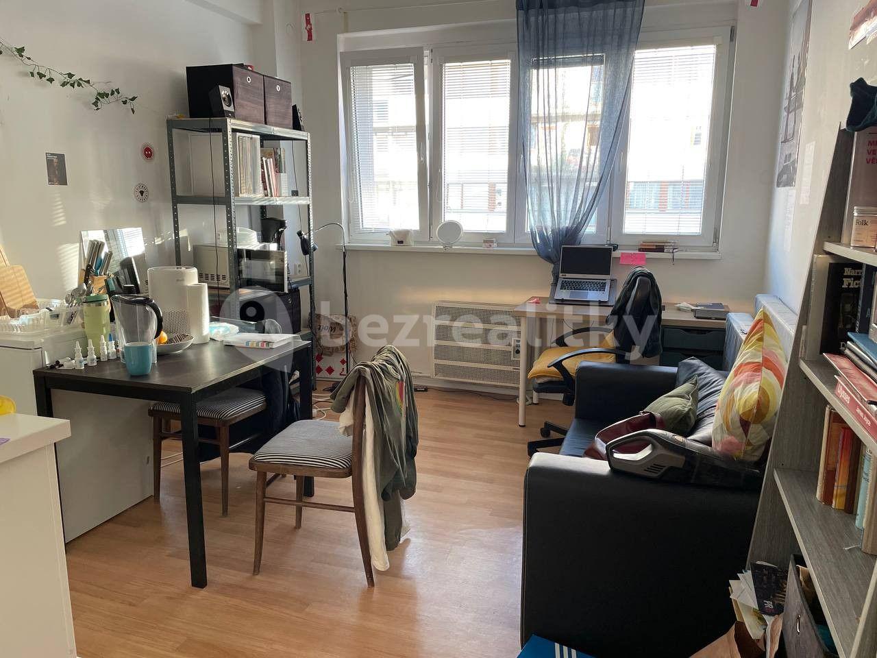 Pronájem bytu 2+kk 35 m², Osadní, Praha, Praha