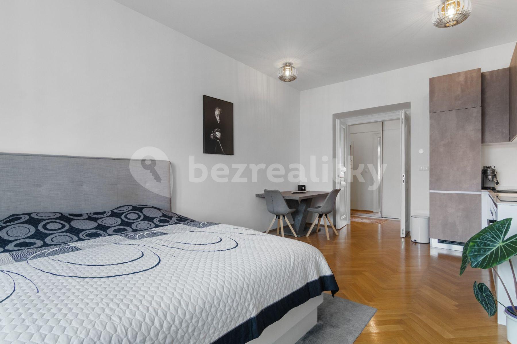 Pronájem bytu 1+kk 37 m², Korunovační, Praha, Praha