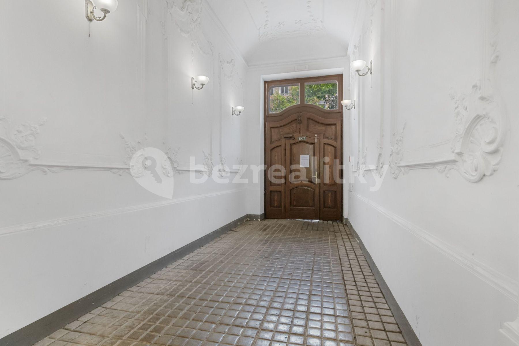 Pronájem bytu 1+kk 37 m², Korunovační, Praha, Praha