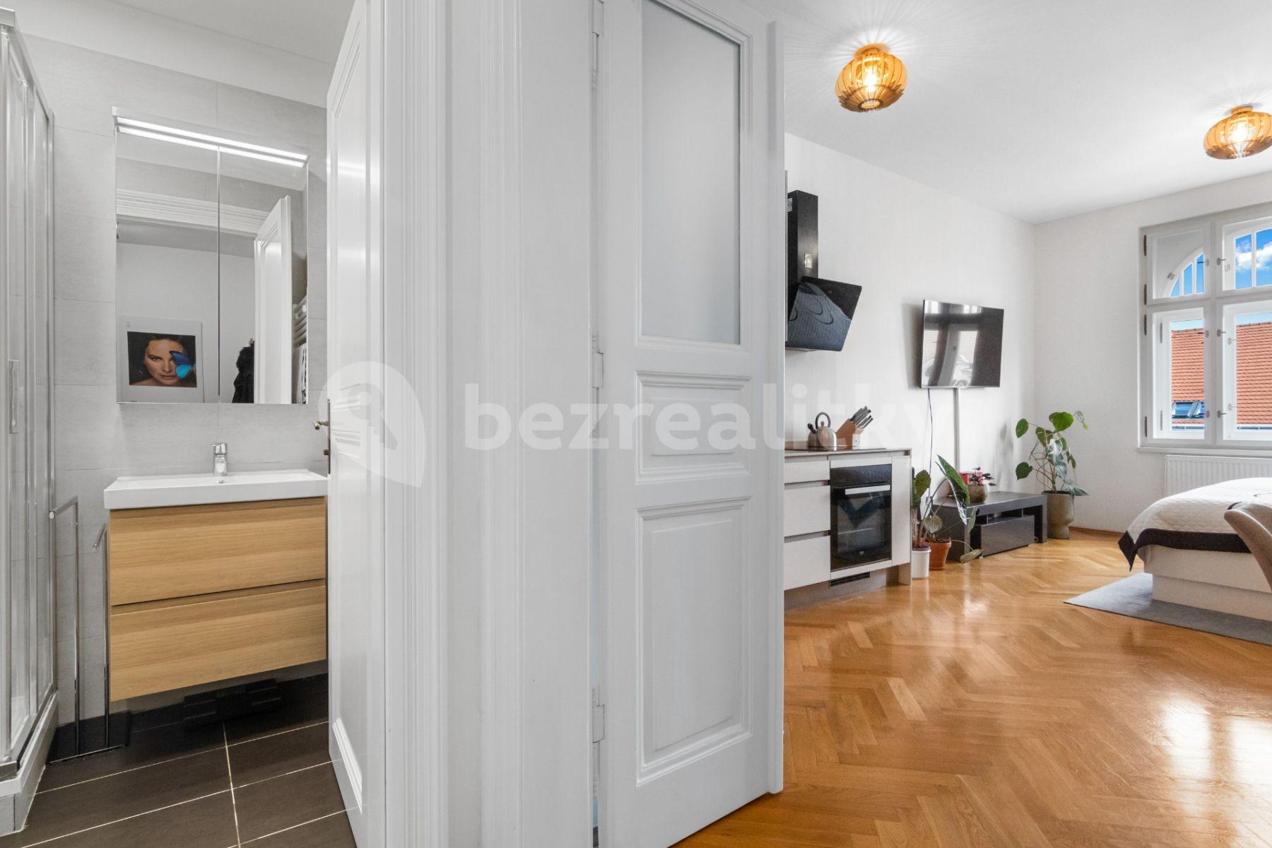 Pronájem bytu 1+kk 37 m², Korunovační, Praha, Praha