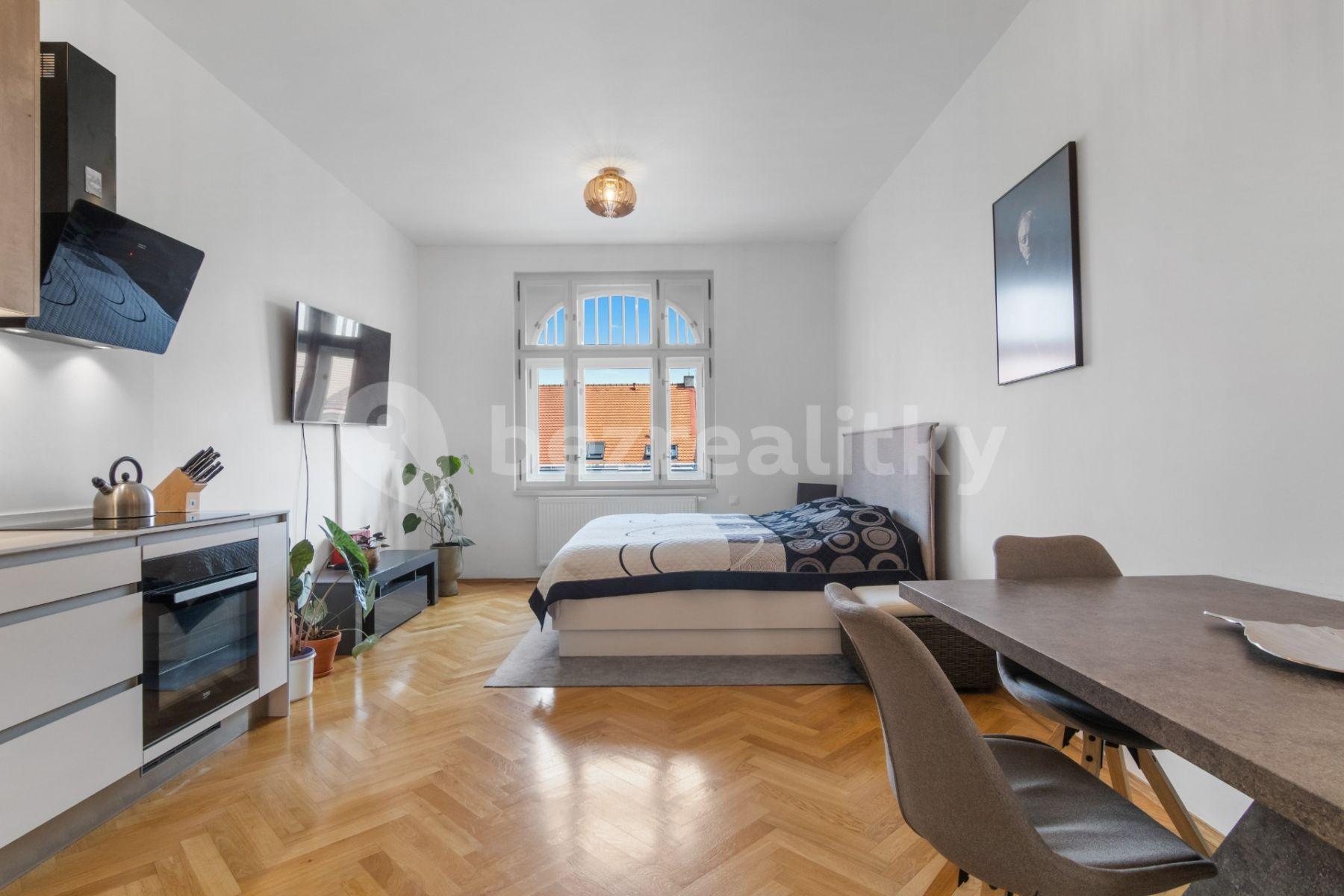 Pronájem bytu 1+kk 37 m², Korunovační, Praha, Praha