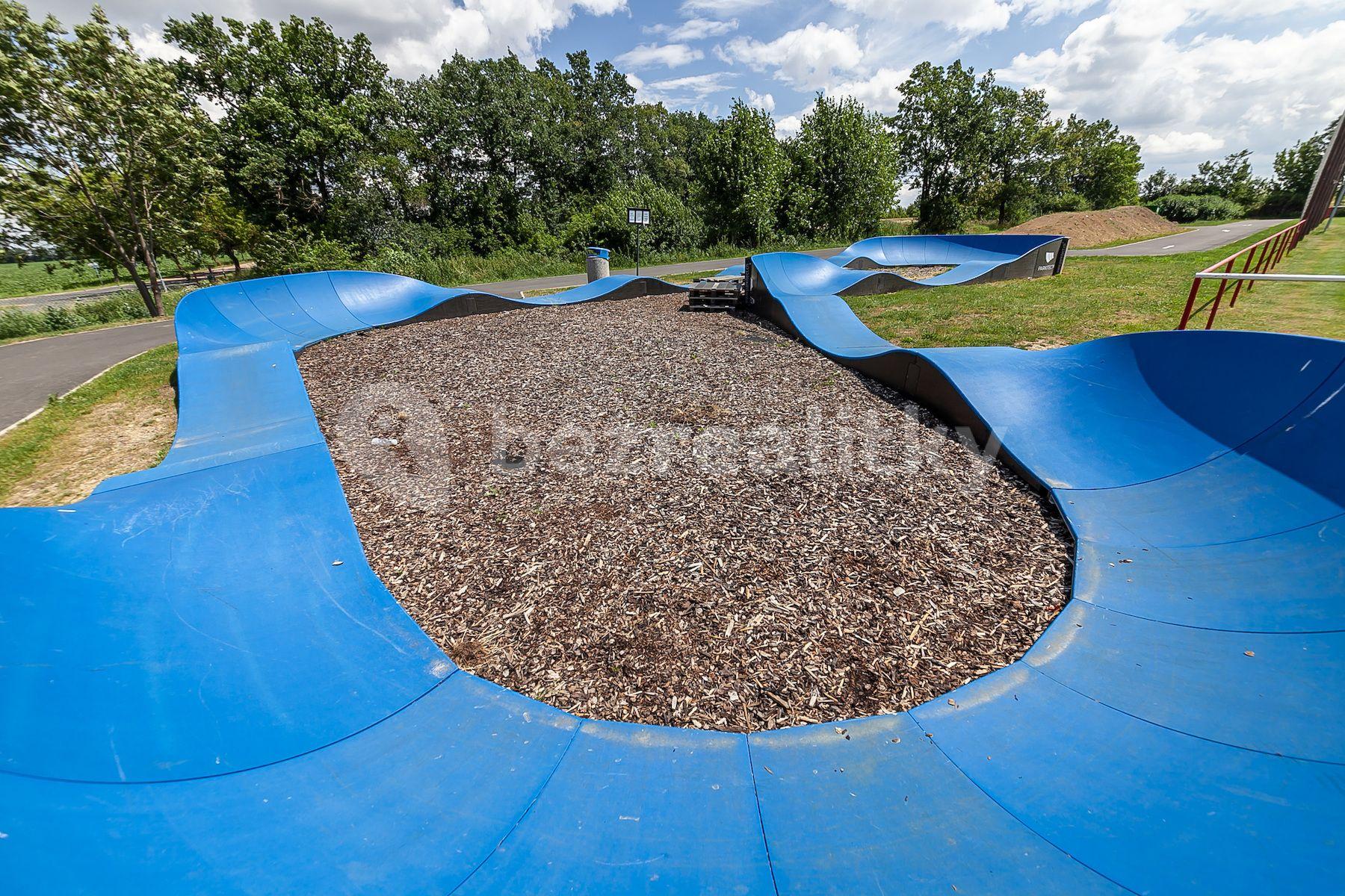 Prodej pozemku 2.140 m², Dobrovíz, Středočeský kraj