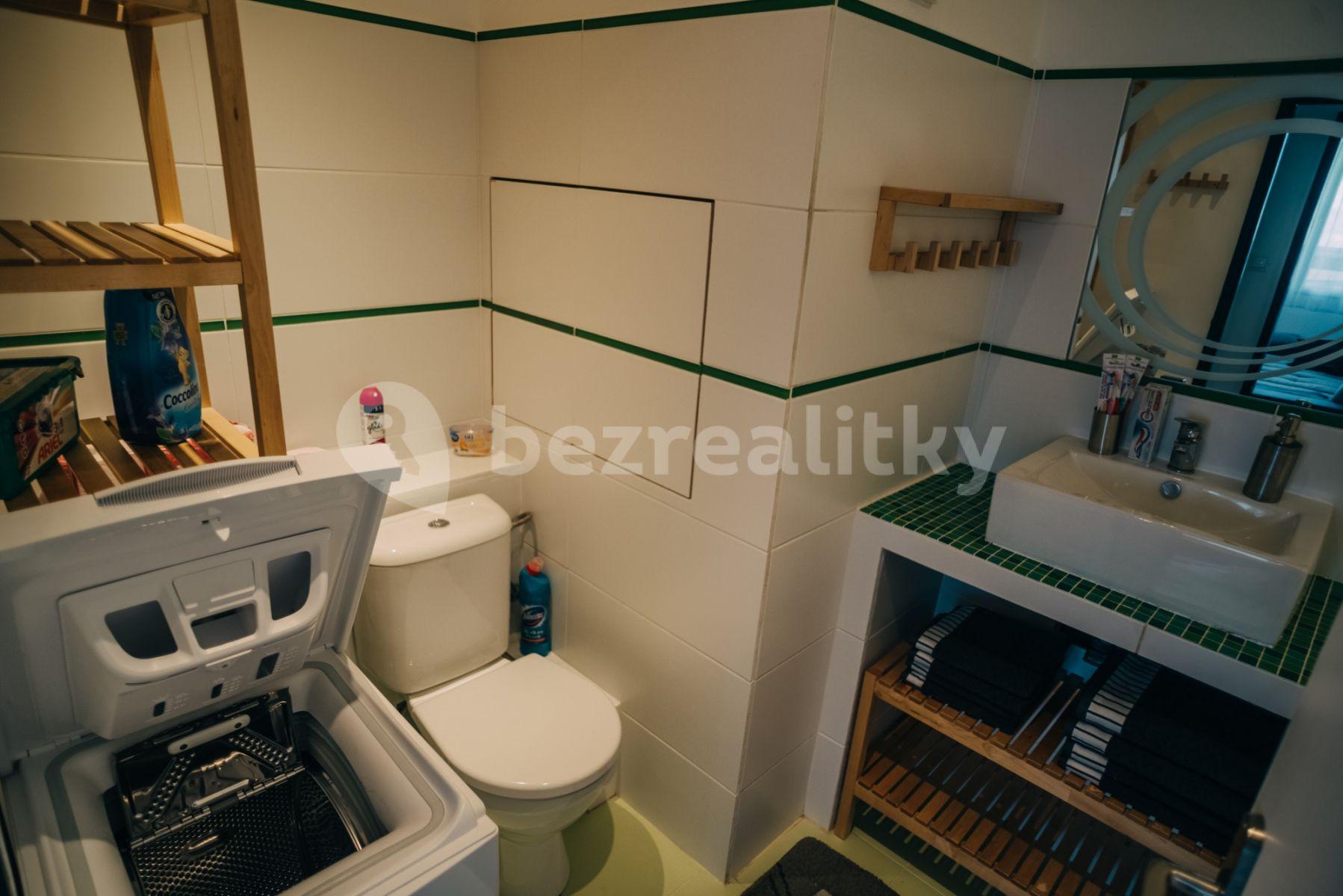 Pronájem bytu 1+1 55 m², Slévačská, Praha, Praha