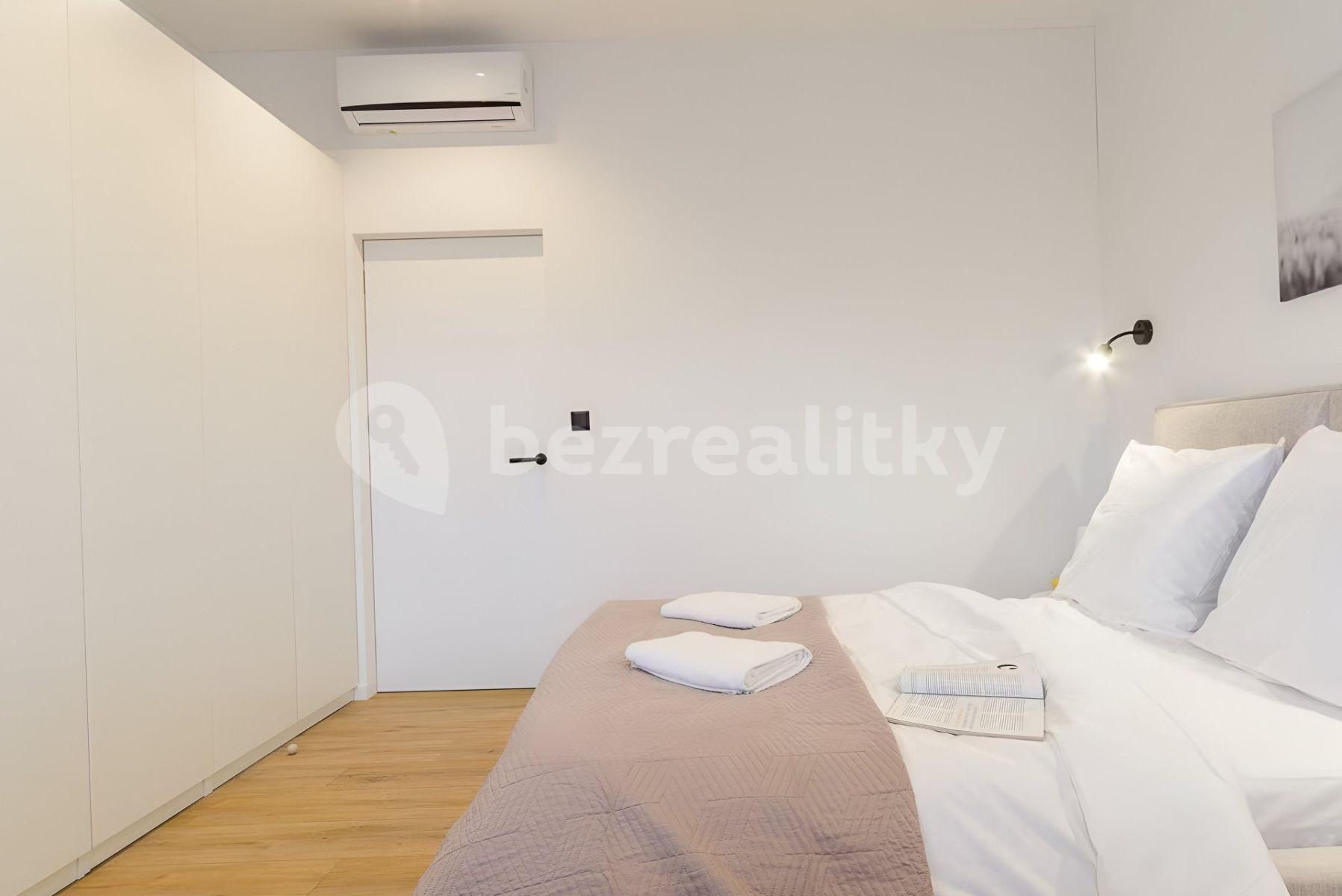 Pronájem bytu 1+1 45 m², Žerotínova, Praha, Praha