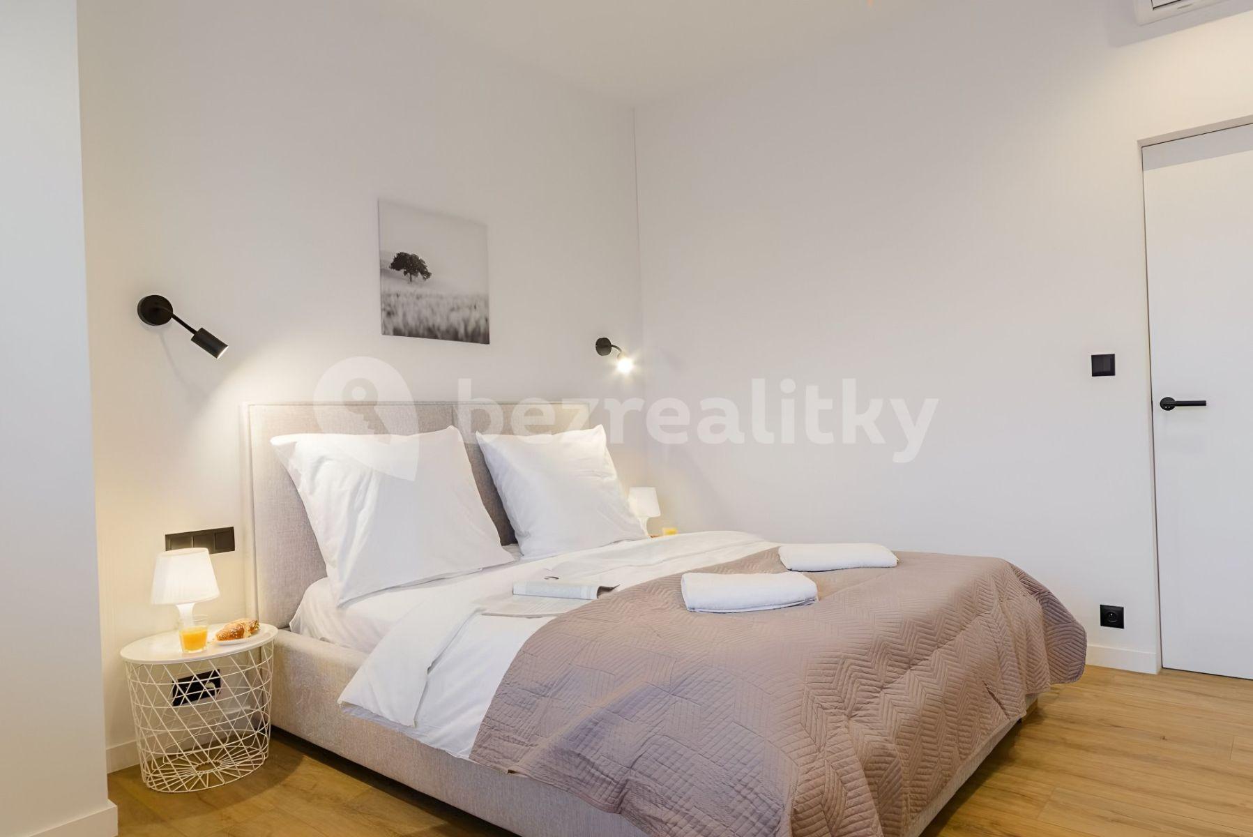 Pronájem bytu 1+1 45 m², Žerotínova, Praha, Praha