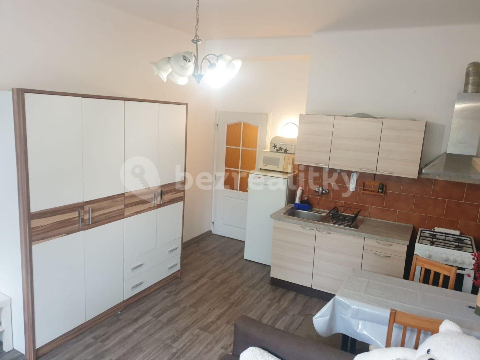 Pronájem bytu 1+kk 25 m², Kbelská, Praha, Praha