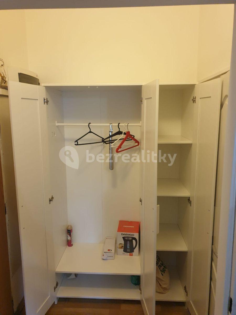 Pronájem bytu 1+kk 25 m², Kbelská, Praha, Praha