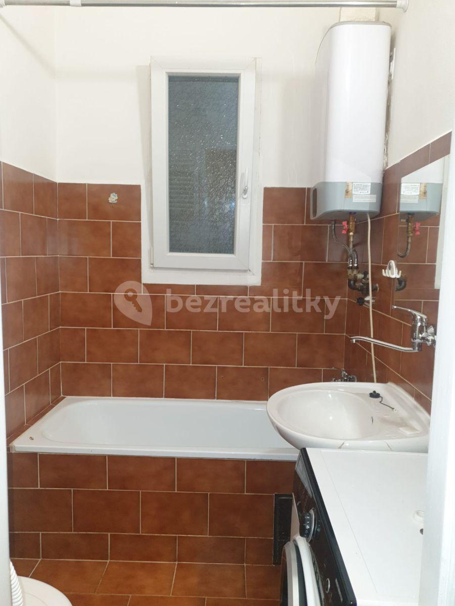 Pronájem bytu 1+kk 25 m², Kbelská, Praha, Praha