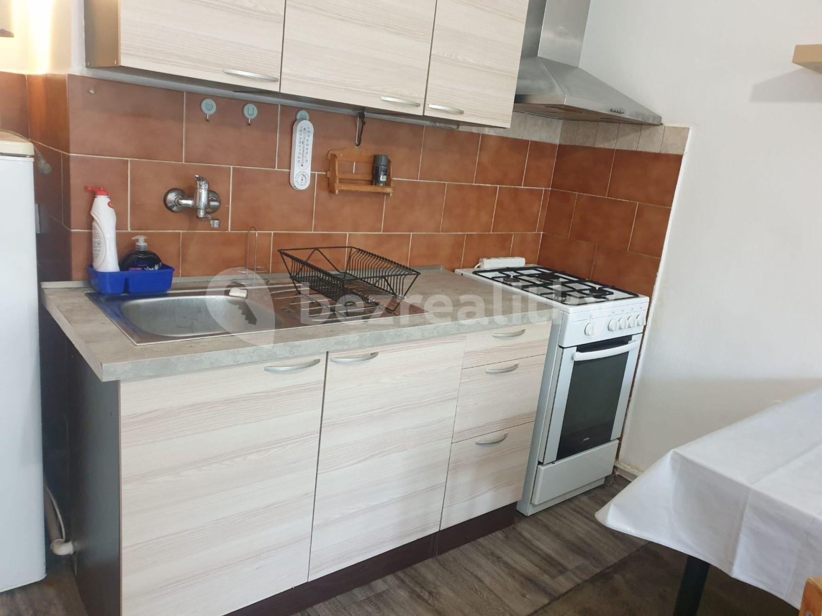 Pronájem bytu 1+kk 25 m², Kbelská, Praha, Praha