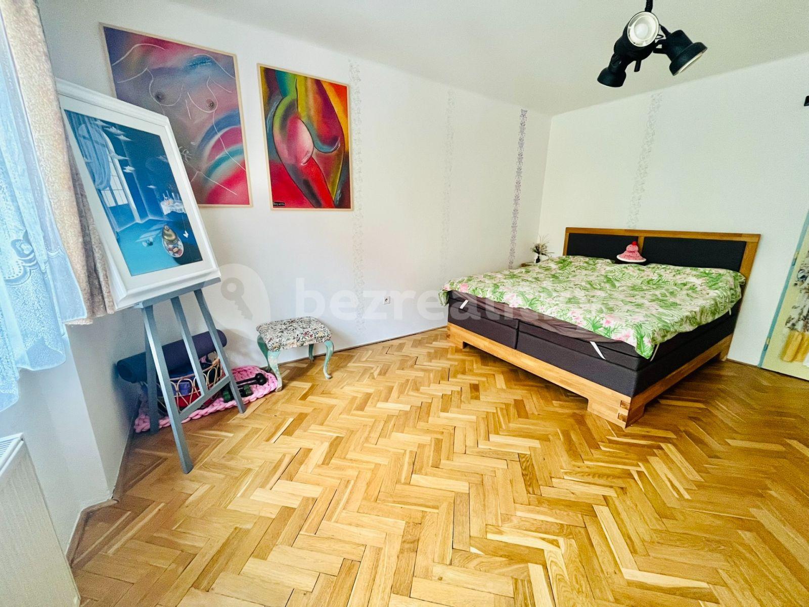 Prodej bytu 3+kk 78 m², Nemocniční, Praha, Praha