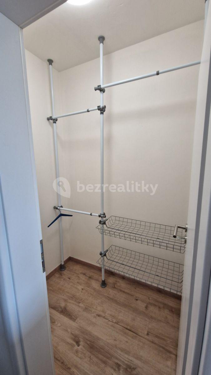 Pronájem bytu 1+kk 30 m², Pod Lysinami, Praha, Praha