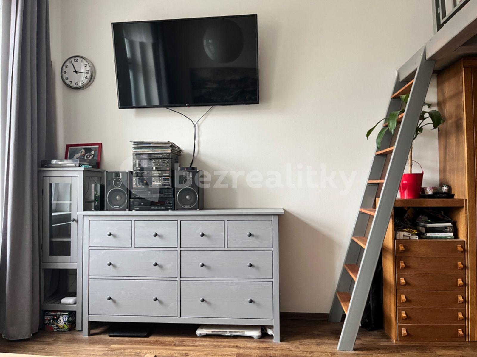 Pronájem bytu 1+kk 30 m², Plynární, Praha, Praha