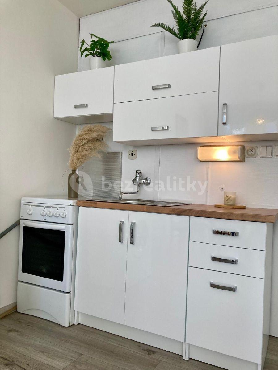 Pronájem bytu 3+1 70 m², Pod Strání, Praha, Praha