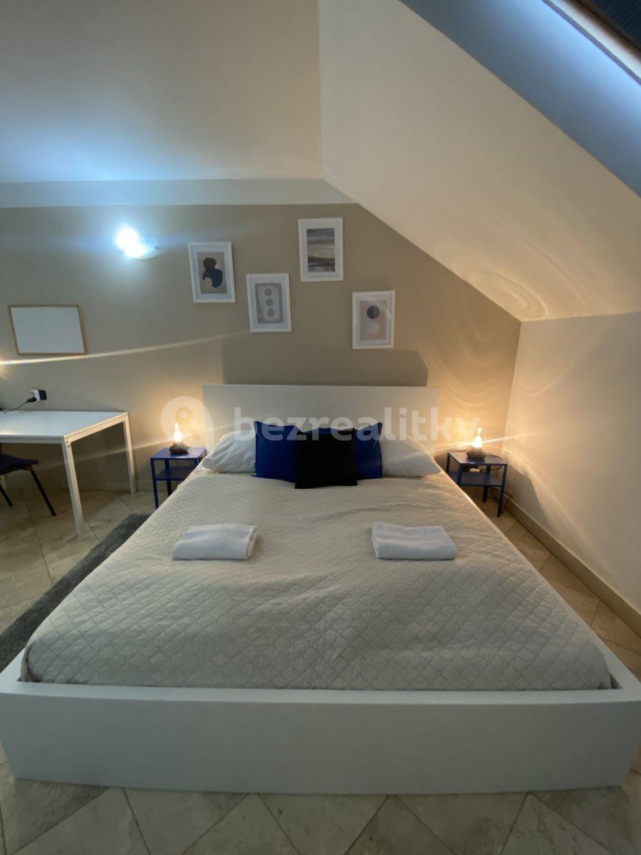 Pronájem bytu 1+kk 35 m², Legerova, Praha, Praha