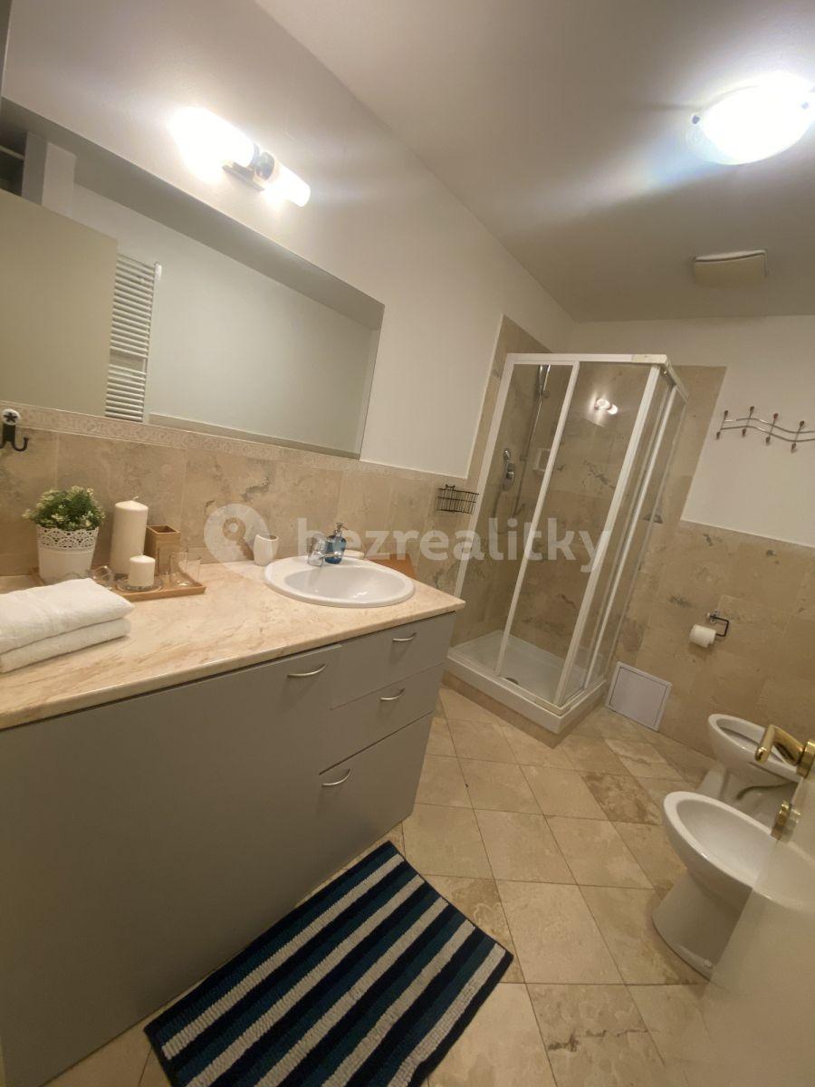 Pronájem bytu 1+kk 35 m², Legerova, Praha, Praha