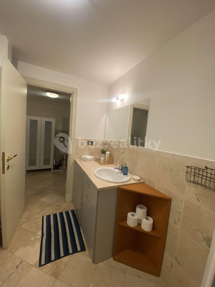 Pronájem bytu 1+kk 35 m², Legerova, Praha, Praha