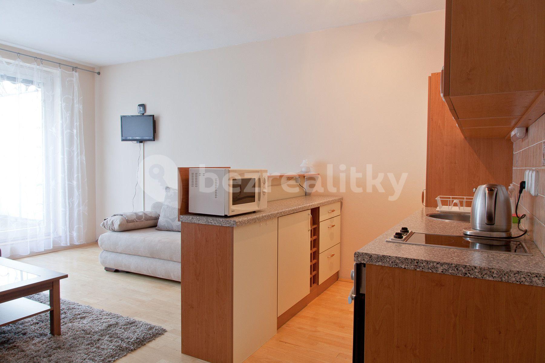 Pronájem bytu 1+kk 35 m², Počernická D, Praha, Praha