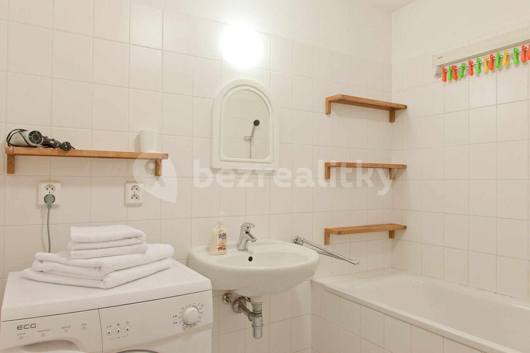 Pronájem bytu 1+kk 35 m², Počernická D, Praha, Praha