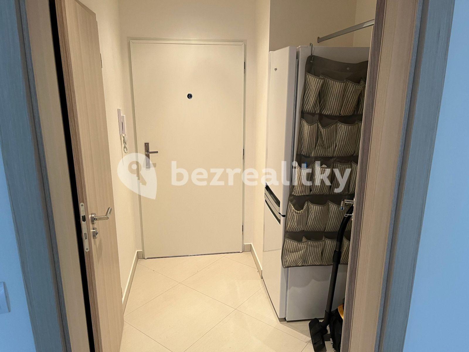 Pronájem bytu 1+kk 40 m², Sazovická, Praha, Praha